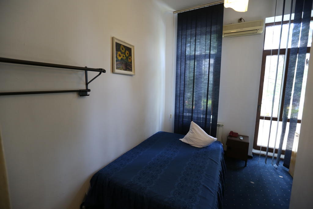 Banat Hotel Bucharest Room photo